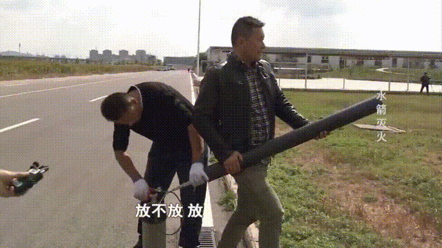 水火箭的工作原理是什么，水火箭的原理及制作方法（江苏大叔成功发明水火箭）