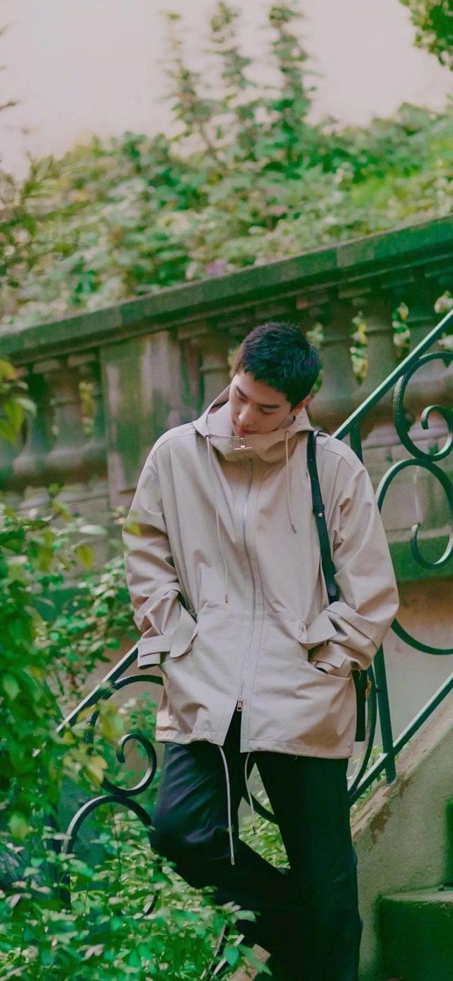 杨洋手机壁纸♡，杨洋高清壁纸（一组超好看的杨洋壁纸图片）