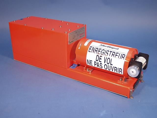 飞机黑匣子是什么，飞机黑匣子是啥（为何要用它储存飞行数据）