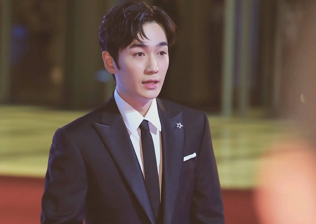 朱一龙高中学校（朱一龙的励志人生）