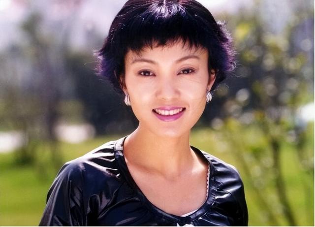 谢雨欣的黑历史，被“逃犯”捧“上位”的谢雨欣