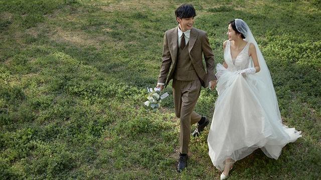 亲爱的爱上你从那天起是什么歌，适合情侣唱的歌（周杰伦全流程婚礼歌单）