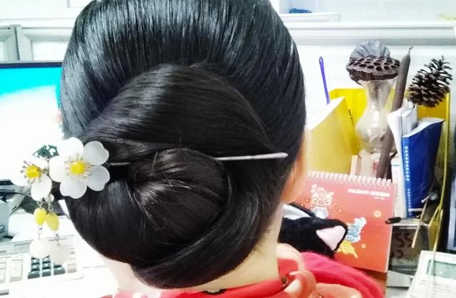 一根簪子盘发图解,发簪盘发图解教程(盘发编发半扎法……)