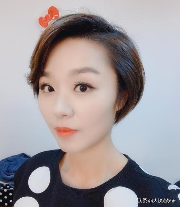 胡一菲娄艺潇是一个人吗，《爱情公寓》14年