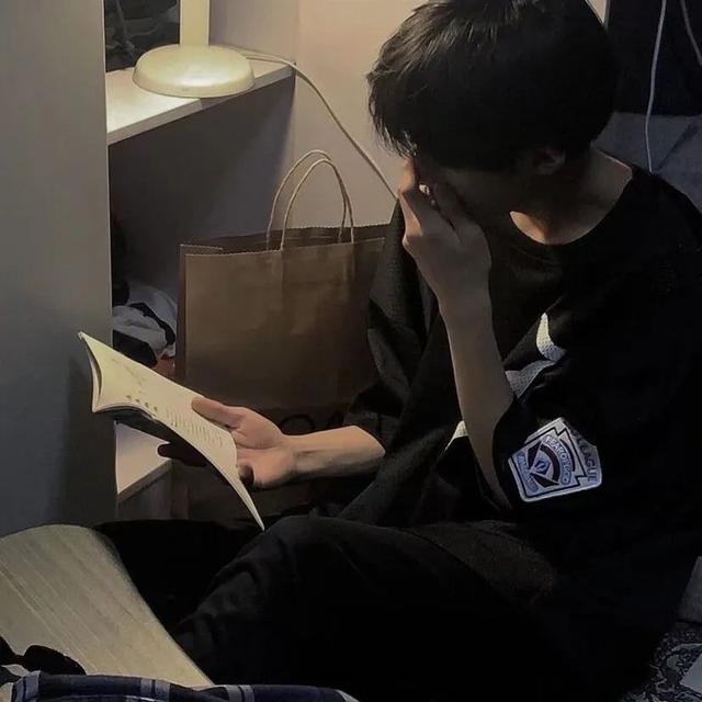 高级感男生头像，高级感拉满的男生头像微信（小众又高级的不露脸男生头像）