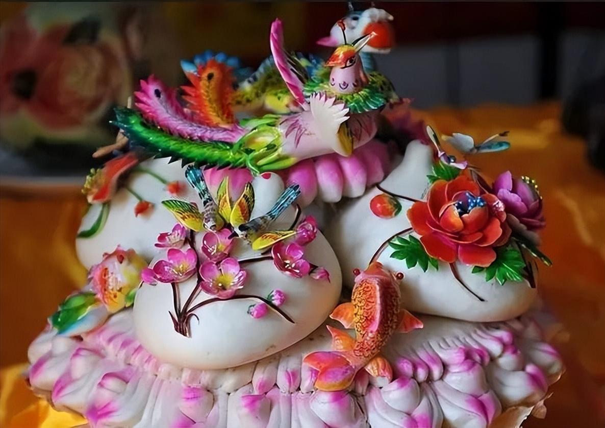 山西准备花馍面塑是一种特殊的饮食文化,大到岁时礼仪,传统节日小到