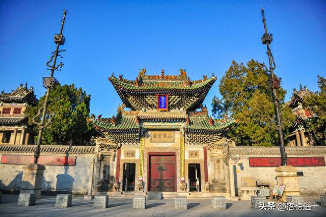 山东聊城有一座山陕会馆，建筑富丽堂皇，是曾经商贾繁华的见证地