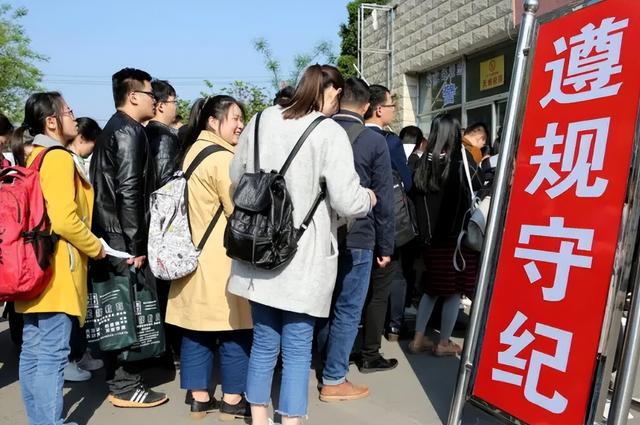 深圳市公务员待遇，深圳公务员年收入多少（不同省市公务员待遇排名出炉）