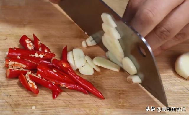 怎样做美味的佛手瓜木耳炒鸡蛋，佛手瓜和木耳鸡蛋一起吃的功效（佛手瓜不要直接炒了）