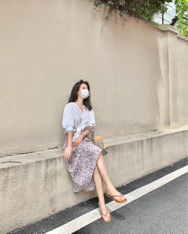 今年最流行碎花裙你学会搭配了吗，一到夏天碎花裙又卷土重来