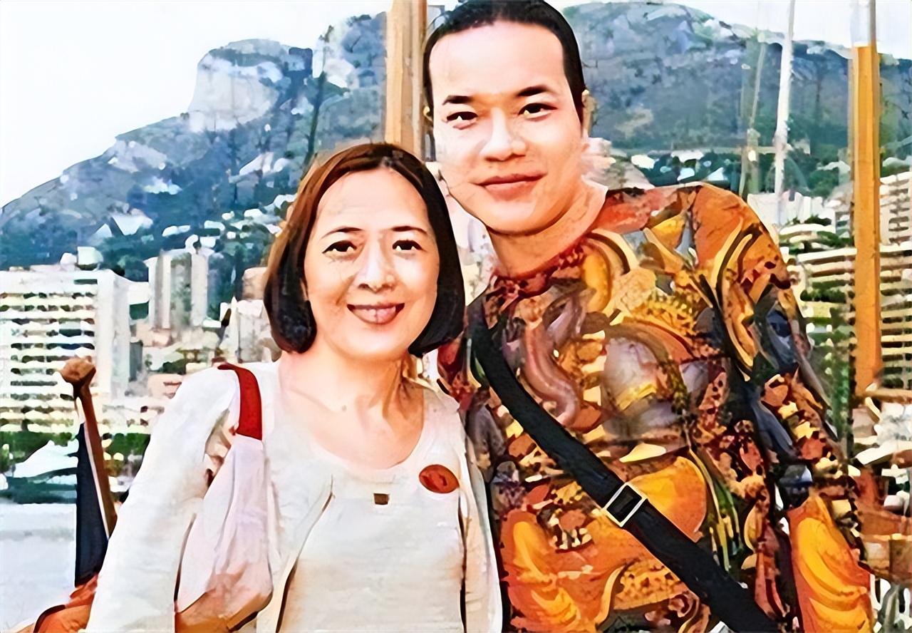 洪朝丰的性取向到底如何?他真的爱宝咏琴吗?
