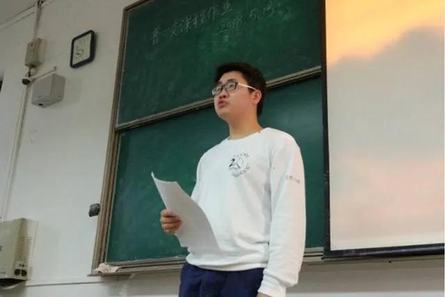 公费师范生出来工资多高，公费师范生毕业后工资真的很低吗（“公费师范生”明明条件优渥）