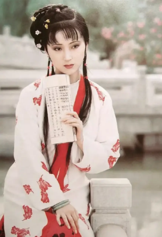 林黛玉和蒋梦婕谁更漂亮，谁配得上“世外仙姝”美誉