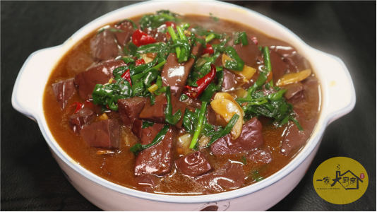 炒猪红最正宗的做法，炒猪红最正宗的做法窍门（教你正确的猪血做法好吃）