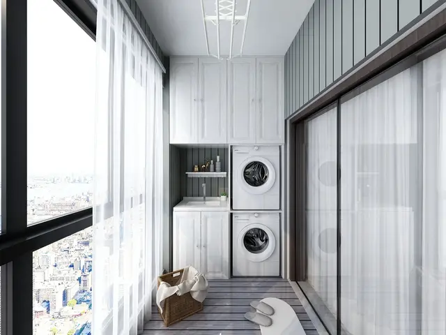 阳台晾衣架哪种最实用，室内阳台晾衣架哪种最实用（阳台终于装对了）