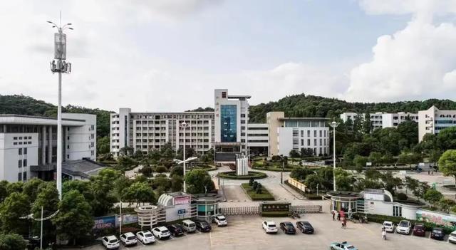 金榜题名对联集锦，金榜题名对联大全（2022岳阳各校高考对联新鲜出炉）