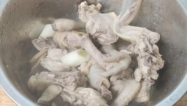 煲母鸡汤的方法，煲母鸡汤的方法与步骤（牢记“3放3不放”搭配）