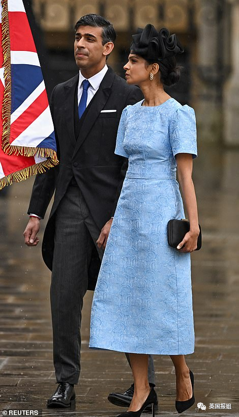 英国现任国王是谁，英国新任国王查尔斯简介（“70年太子”终于加冕成英国国王）