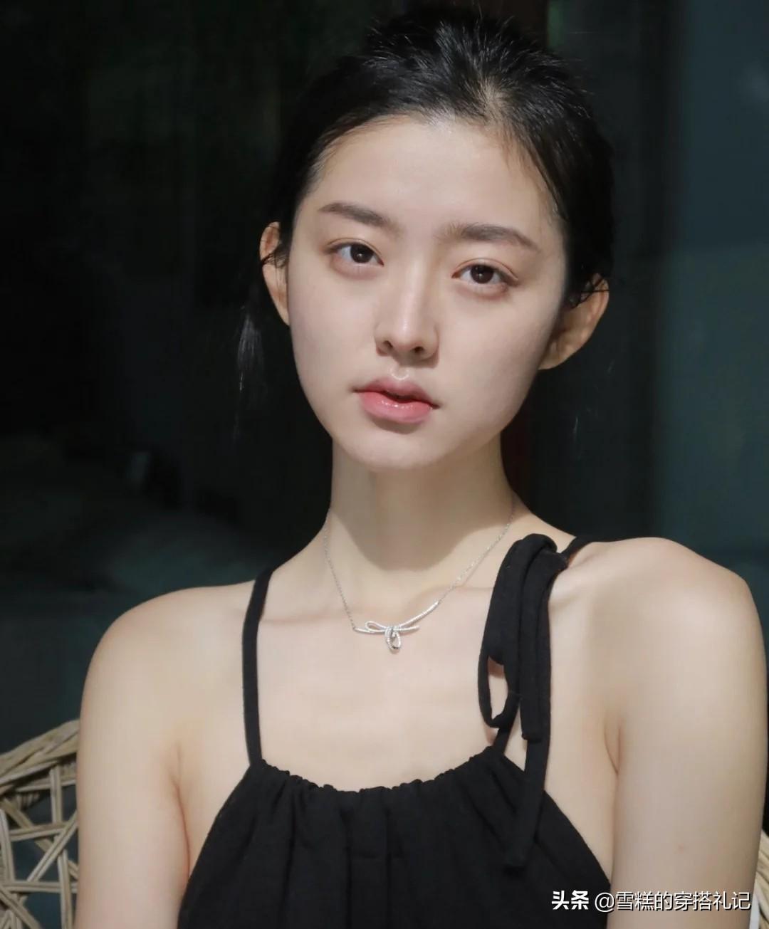 脸出油了可以用散粉补妆吗，脸出油了可以用散粉补妆吗（出门也尽量化淡妆）