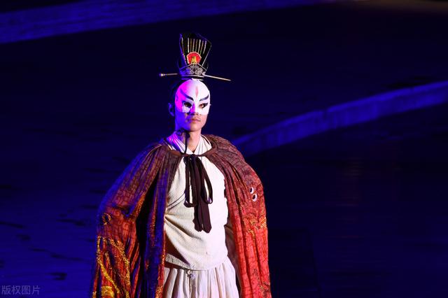 关于诸葛亮的作文，神机妙算的诸葛亮作文（反向思维中考满分作文《诸葛亮真的聪明吗）