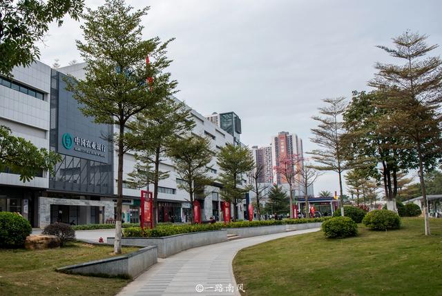 城市套路深的幽默句子，男女幽默聊天的对话（距离市中心超过40公里）