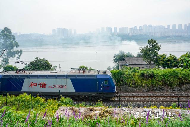 5612次列车，5612次列车时刻表（一路风景优美票价便宜车厢里却空荡荡）