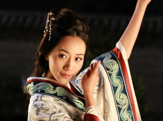 曹颖演的电视剧有哪些，曹颖演过什么电视剧（陈红经典、刘亦菲惊艳、杨若依太“辣眼睛”）