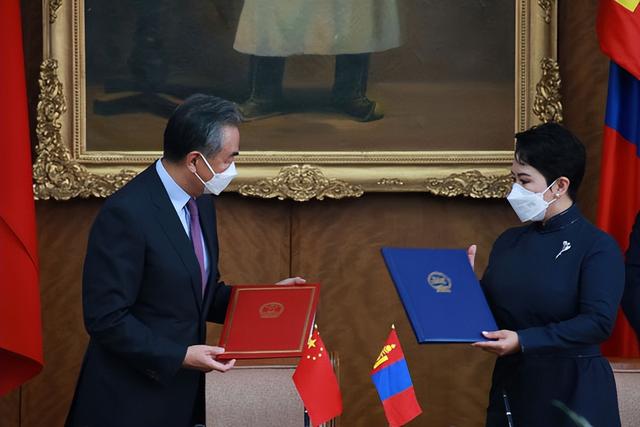 蒙古国和中国的关系，蒙古对大国外交关系（中国能为蒙古做些什么）