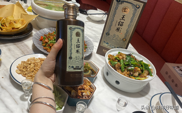 浓香型白酒适合长期储存吗，十年五粮液52度价格回收价格（放了10年的酒还能喝吗）