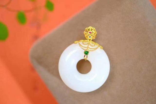 新疆和田玉鉴别，新疆和田玉鉴别方法（和田玉最简单的鉴别方法）