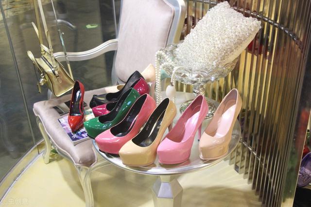 刷鞋子的正确方法，洗鞋的正确步骤（刷鞋别再直接用水了）