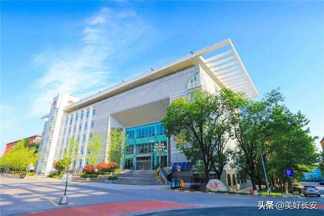 国内哪里可以学习滑翔伞，哪里有学滑翔伞（全国人都想来“蹭吃”“蹭住”“蹭课”的大学）