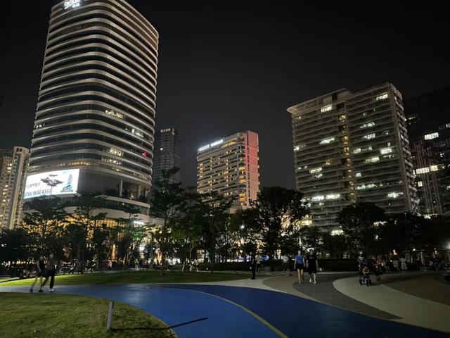 来福士购物中心，重庆来福士购物中心入驻品牌（深圳来福士，雄起）