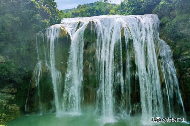 黄果树瀑布在哪里，广东黄果树瀑布在哪里（这处瀑布群被写入教科书）