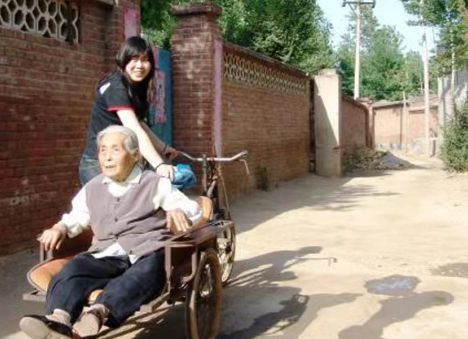 西单女孩 春晚，西单女孩任月丽捐款5万（11年前凭春晚走红,发誓要做第二个董明珠的