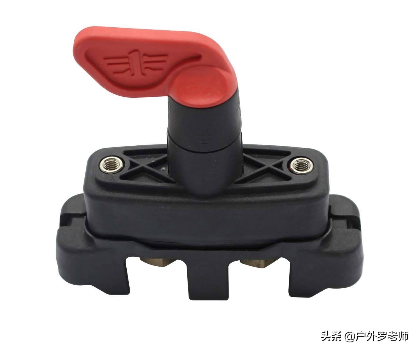 汽车保险丝盒有什么用，汽车保险盒保险丝（为何要安装电瓶隔离器）