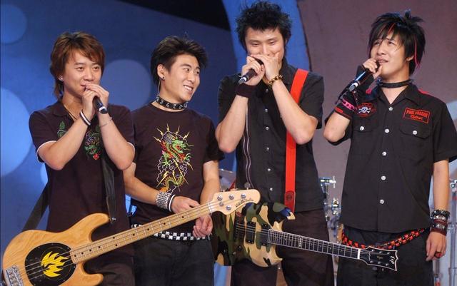 花儿乐队解散13年，大张伟人生逆袭，“拖油瓶”队友终于被甩开