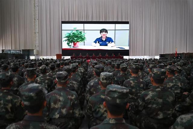 送新兵祝福语简短，家人送新兵祝福语简短（这份临别赠礼有点“硬”）