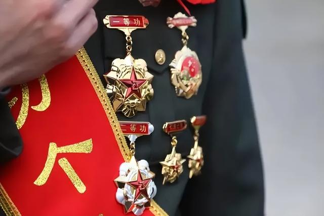 最牛兵王人物介绍，百万解放军最强兵王,9次获特等功,4次被伟人接见