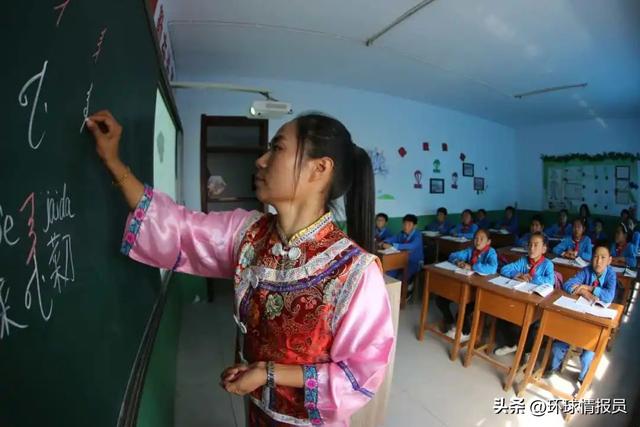 满族人现在说什么语言，清朝官方语言：满语
