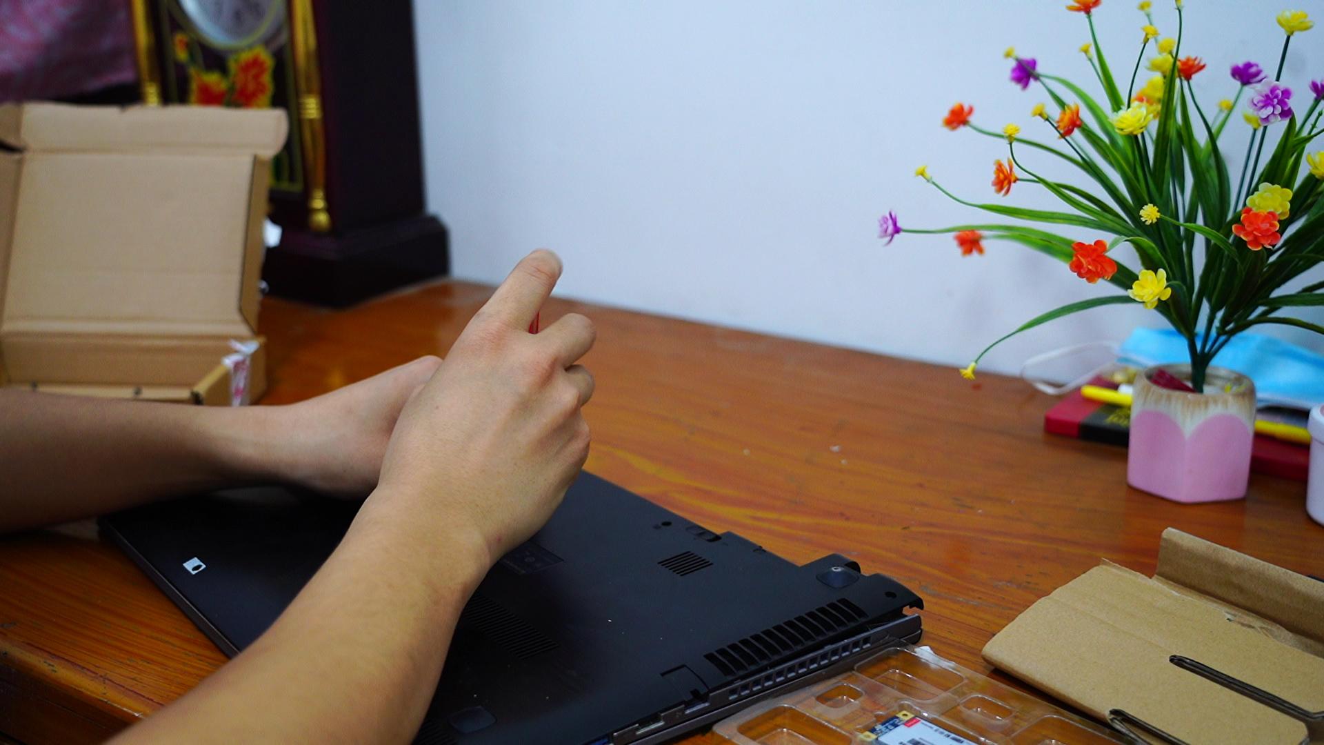 电脑硬盘怎么拆，怎么把台式电脑的硬盘拆下来（笔记本电脑拆卸更换固态硬盘）