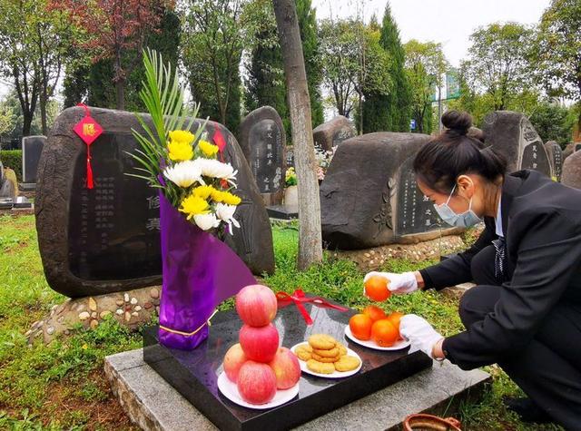 公墓下葬流程和细节，公墓下葬仪式流程（骨灰安葬仪式实例）
