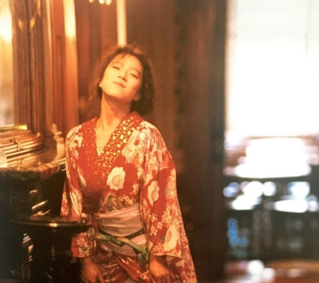 中森明菜：57岁不婚不育，被近藤真彦伤透了心，和父亲30年不联系