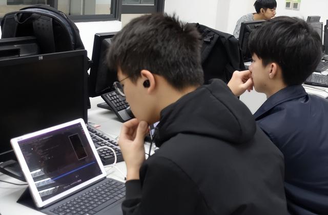 临床医学专硕好考吗，临床医学学硕专硕哪个好考些（考研后“身价”翻倍的4个专业）