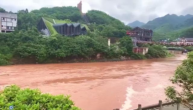 水为什么是透明的，为什么水是透明的（红的黄的粉的绿的五彩的）