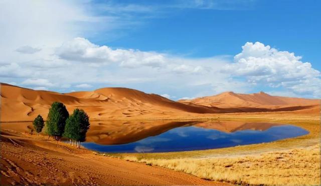 新疆旅游攻略必玩的景点,新疆十大最值得去的旅游景点