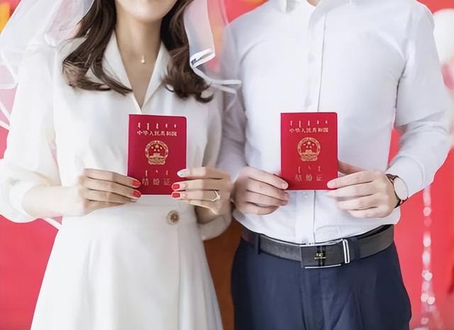 领结婚证需要准备什么，杭州领结婚证需要准备什么（结婚证办理流程指南）