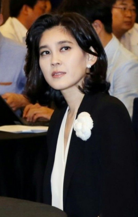 三星集团长公主，三星集团董事长家族（三星52岁长公主）