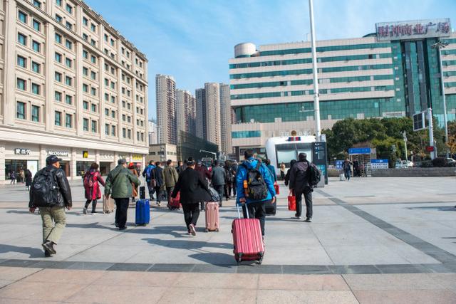 武汉火车站图片，2021年华中师范大学武汉传媒学院录取通知书查询入口_什么时候收到及发放时间（坐拥超洋气火车站黄金位置）