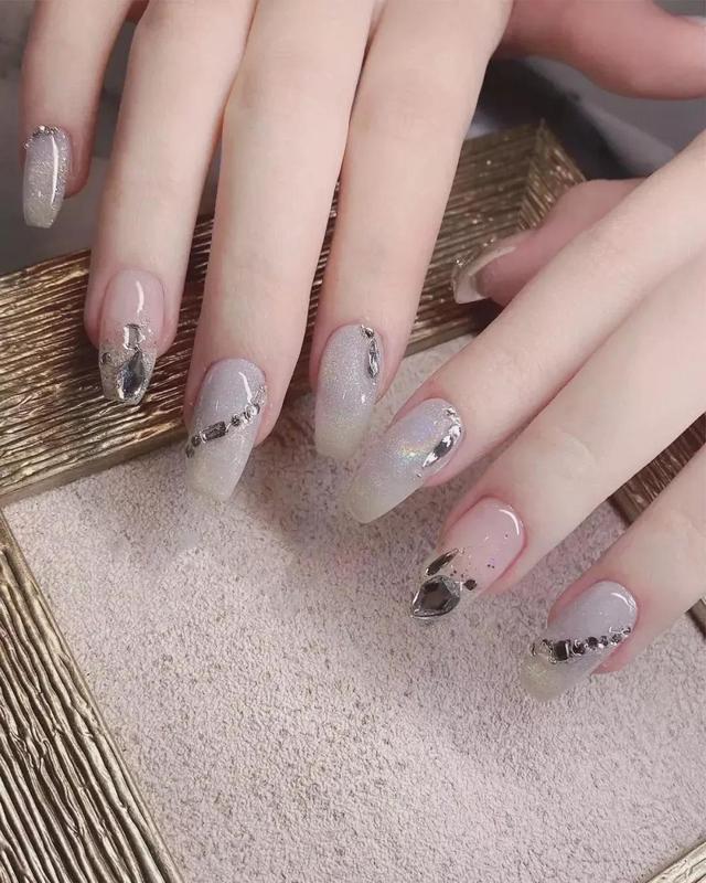 自然的猫眼美甲，超闪的猫眼美甲，美爆了！